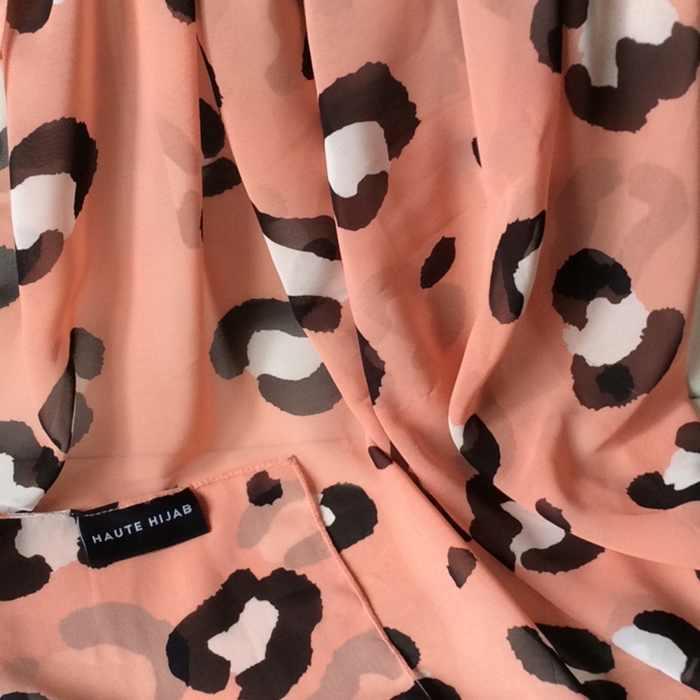 🧕🏻Haute Hijab💕 square animal print scarf